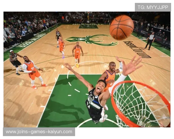 篮球巨星意外撞翻摄影机:场下意外瞬间引发的无限遐想 篮球巨星意外撞翻摄影机:场下意外瞬间引发的无限遐想