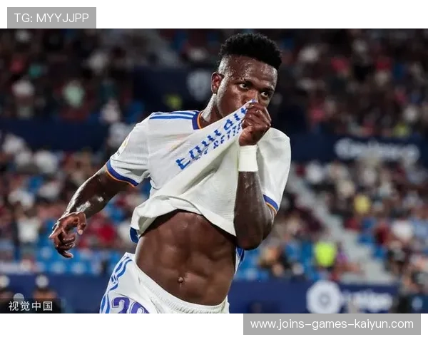 维尼修斯持球突破后分球助攻，皇马边路威力再升一格